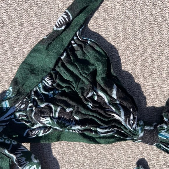 Hawaiian Patterned Green Bikini Cut Shirt - Picture 2 of 2